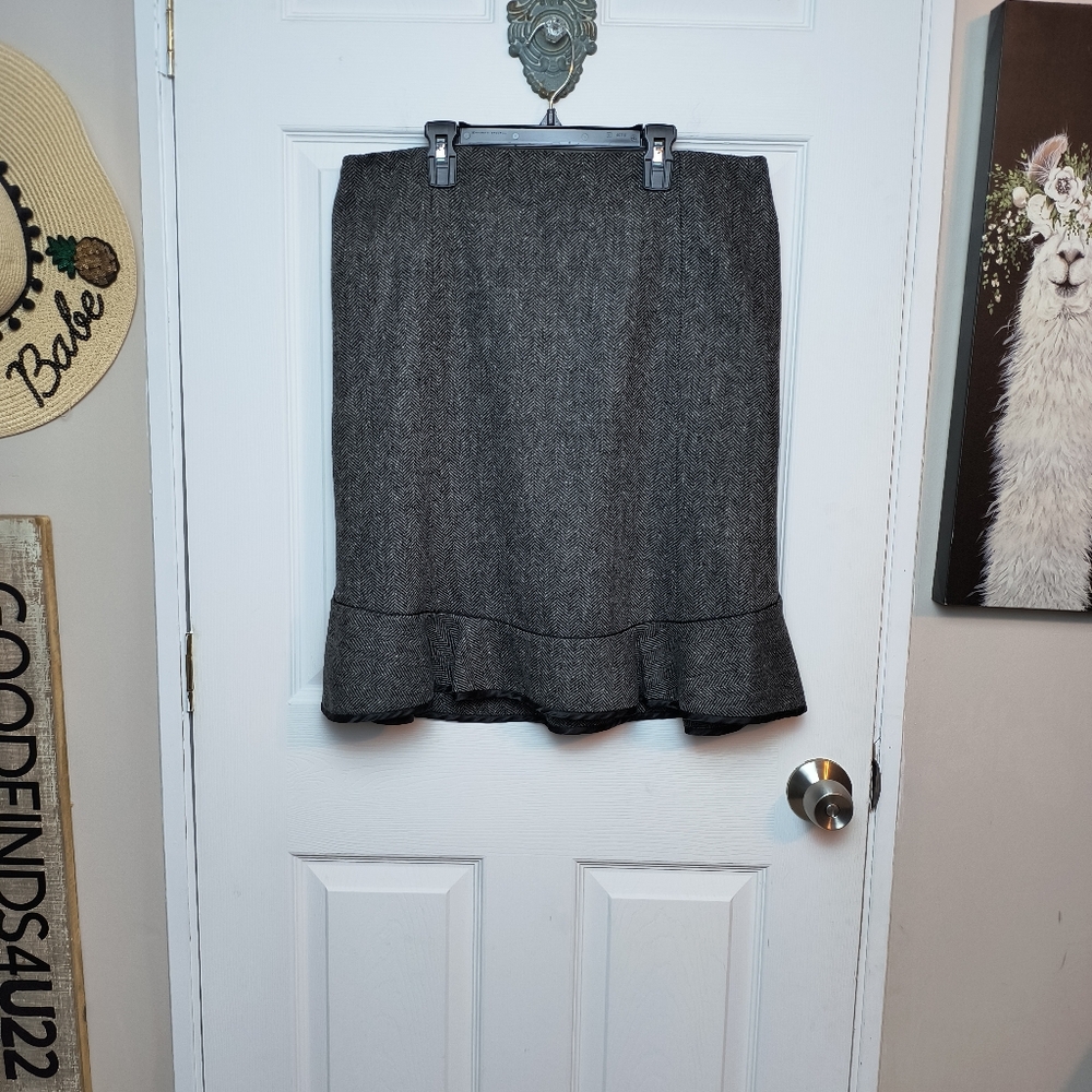 Elegant GAP Gray Flare Bottom Lightweight Lined Skirt Size 10 Reg